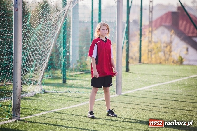 Zdjęcie w galerii na portalu naszraciborz.pl: Dziewczęta rywalizowały na orliku w Pietrowicach Wielkich wiadomości z regionu