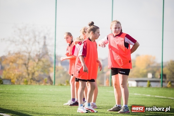 Zdjęcie w galerii na portalu naszraciborz.pl: Dziewczęta rywalizowały na orliku w Pietrowicach Wielkich wiadomości z regionu