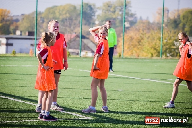 Zdjęcie w galerii na portalu naszraciborz.pl: Dziewczęta rywalizowały na orliku w Pietrowicach Wielkich wiadomości z regionu