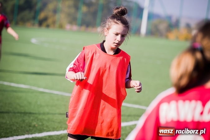 Zdjęcie w galerii na portalu naszraciborz.pl: Dziewczęta rywalizowały na orliku w Pietrowicach Wielkich wiadomości z regionu