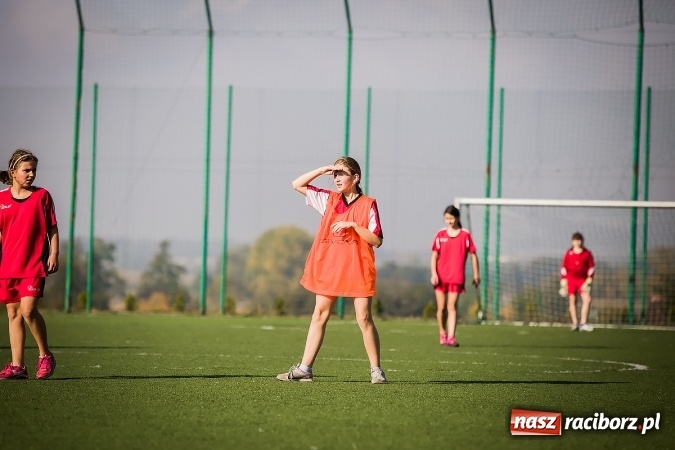Zdjęcie w galerii na portalu naszraciborz.pl: Dziewczęta rywalizowały na orliku w Pietrowicach Wielkich wiadomości z regionu