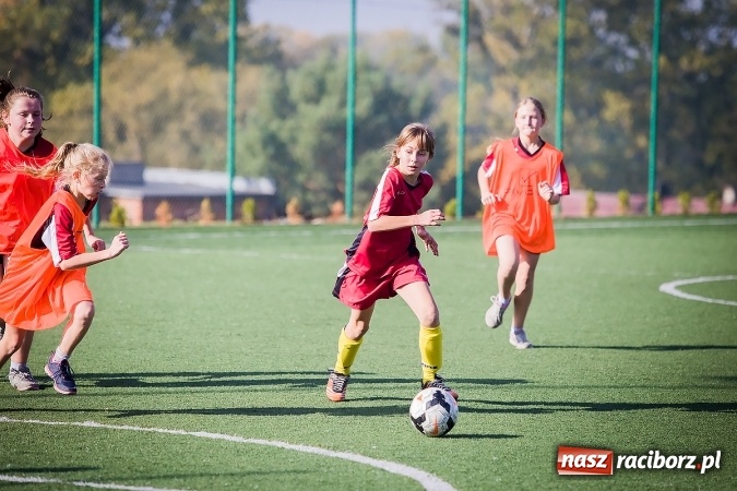 Zdjęcie w galerii na portalu naszraciborz.pl: Dziewczęta rywalizowały na orliku w Pietrowicach Wielkich wiadomości z regionu