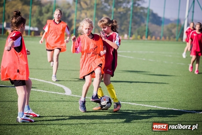 Zdjęcie w galerii na portalu naszraciborz.pl: Dziewczęta rywalizowały na orliku w Pietrowicach Wielkich wiadomości z regionu