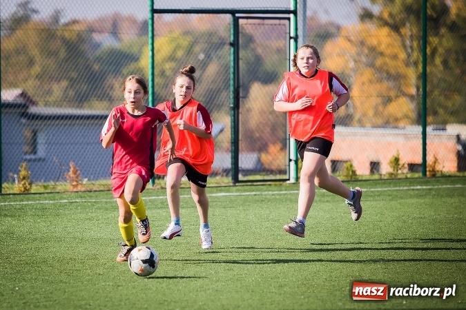 Zdjęcie w galerii na portalu naszraciborz.pl: Dziewczęta rywalizowały na orliku w Pietrowicach Wielkich wiadomości z regionu