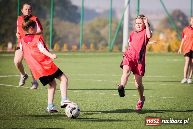 Zdjęcie w galerii na portalu naszraciborz.pl: Dziewczęta rywalizowały na orliku w Pietrowicach Wielkich wiadomości z regionu