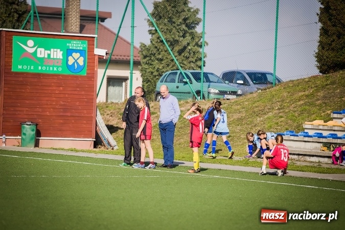 Zdjęcie w galerii na portalu naszraciborz.pl: Dziewczęta rywalizowały na orliku w Pietrowicach Wielkich wiadomości z regionu