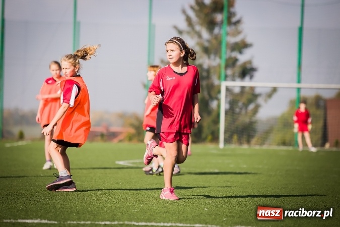 Zdjęcie w galerii na portalu naszraciborz.pl: Dziewczęta rywalizowały na orliku w Pietrowicach Wielkich wiadomości z regionu