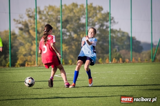 Zdjęcie w galerii na portalu naszraciborz.pl: Dziewczęta rywalizowały na orliku w Pietrowicach Wielkich wiadomości z regionu