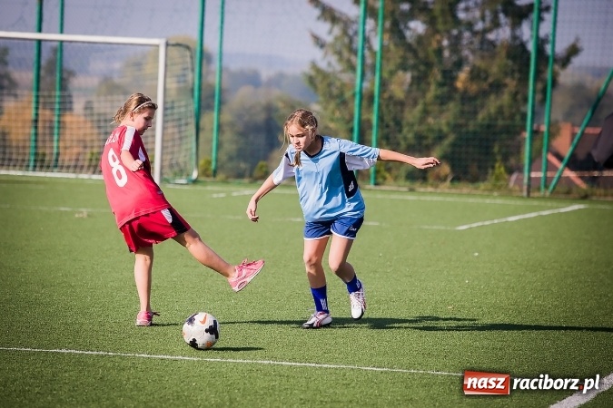 Zdjęcie w galerii na portalu naszraciborz.pl: Dziewczęta rywalizowały na orliku w Pietrowicach Wielkich wiadomości z regionu