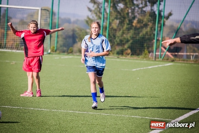 Zdjęcie w galerii na portalu naszraciborz.pl: Dziewczęta rywalizowały na orliku w Pietrowicach Wielkich wiadomości z regionu