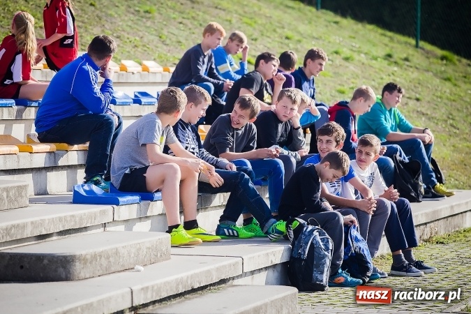 Zdjęcie w galerii na portalu naszraciborz.pl: Dziewczęta rywalizowały na orliku w Pietrowicach Wielkich wiadomości z regionu