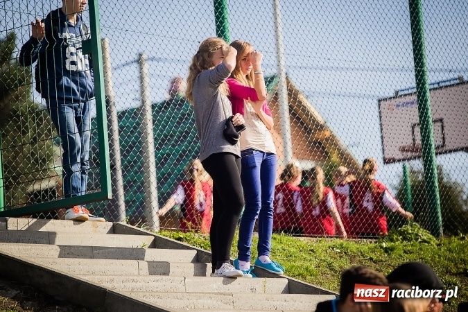 Zdjęcie w galerii na portalu naszraciborz.pl: Dziewczęta rywalizowały na orliku w Pietrowicach Wielkich wiadomości z regionu