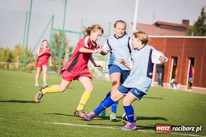 Zdjęcie w galerii na portalu naszraciborz.pl: Dziewczęta rywalizowały na orliku w Pietrowicach Wielkich wiadomości z regionu
