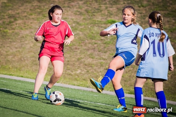 Zdjęcie w galerii na portalu naszraciborz.pl: Dziewczęta rywalizowały na orliku w Pietrowicach Wielkich wiadomości z regionu