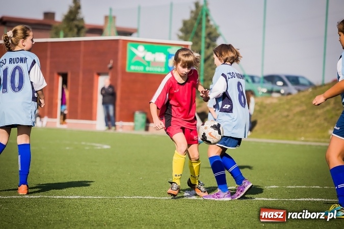 Zdjęcie w galerii na portalu naszraciborz.pl: Dziewczęta rywalizowały na orliku w Pietrowicach Wielkich wiadomości z regionu
