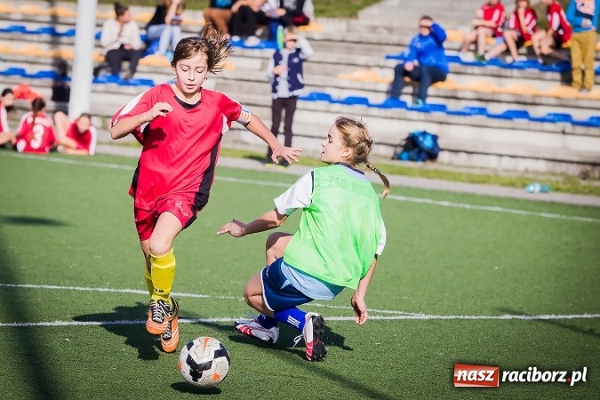 Zdjęcie w galerii na portalu naszraciborz.pl: Dziewczęta rywalizowały na orliku w Pietrowicach Wielkich wiadomości z regionu