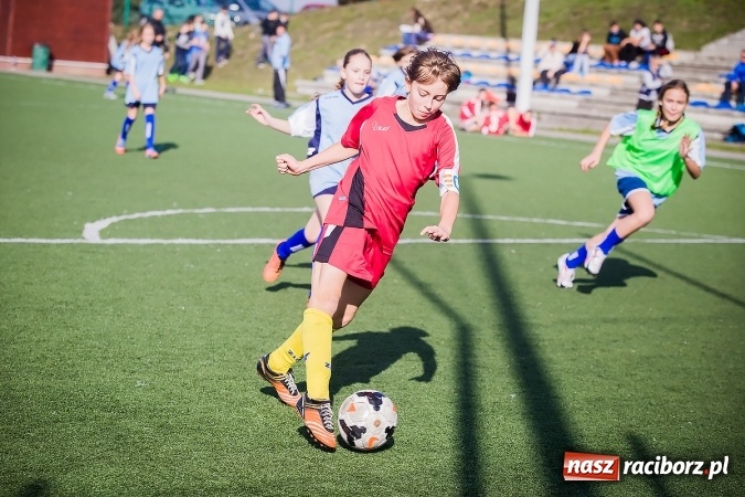 Zdjęcie w galerii na portalu naszraciborz.pl: Dziewczęta rywalizowały na orliku w Pietrowicach Wielkich wiadomości z regionu