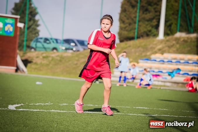 Zdjęcie w galerii na portalu naszraciborz.pl: Dziewczęta rywalizowały na orliku w Pietrowicach Wielkich wiadomości z regionu