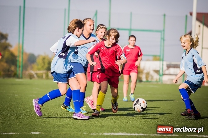 Zdjęcie w galerii na portalu naszraciborz.pl: Dziewczęta rywalizowały na orliku w Pietrowicach Wielkich wiadomości z regionu