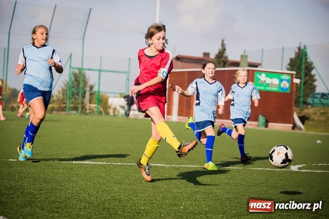 Zdjęcie w galerii na portalu naszraciborz.pl: Dziewczęta rywalizowały na orliku w Pietrowicach Wielkich wiadomości z regionu