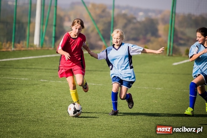 Zdjęcie w galerii na portalu naszraciborz.pl: Dziewczęta rywalizowały na orliku w Pietrowicach Wielkich wiadomości z regionu