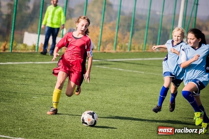 Zdjęcie w galerii na portalu naszraciborz.pl: Dziewczęta rywalizowały na orliku w Pietrowicach Wielkich wiadomości z regionu