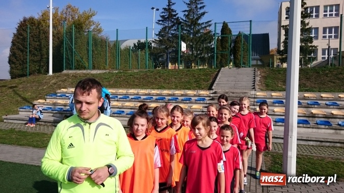 Zdjęcie w galerii na portalu naszraciborz.pl: Dziewczęta rywalizowały na orliku w Pietrowicach Wielkich wiadomości z regionu