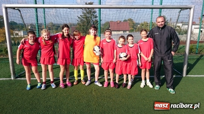 Zdjęcie w galerii na portalu naszraciborz.pl: Dziewczęta rywalizowały na orliku w Pietrowicach Wielkich wiadomości z regionu