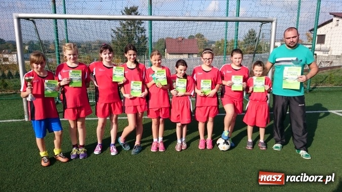Zdjęcie w galerii na portalu naszraciborz.pl: Dziewczęta rywalizowały na orliku w Pietrowicach Wielkich wiadomości z regionu