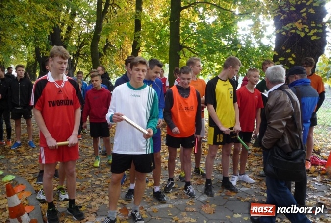 Zdjęcie w galerii na portalu naszraciborz.pl: Rejonowe Sztafetowe Biegi Przełajowe - w Tworkowie walczono o awans do finału wojewódzkiego  wiadomości z regionu