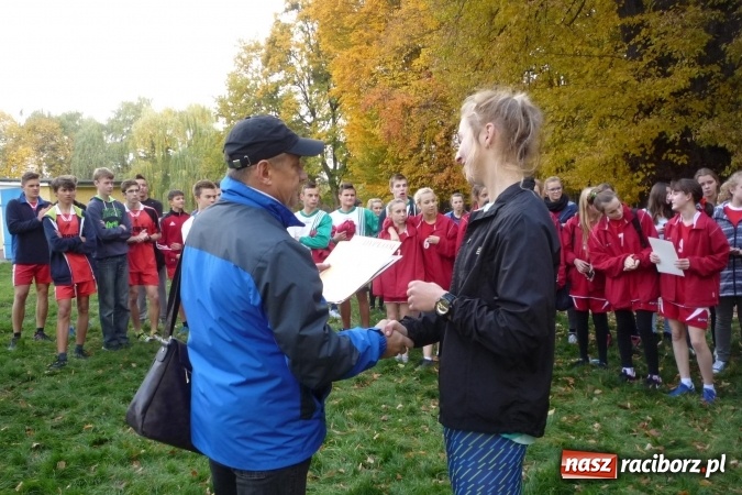 Zdjęcie w galerii na portalu naszraciborz.pl: Rejonowe Sztafetowe Biegi Przełajowe - w Tworkowie walczono o awans do finału wojewódzkiego  wiadomości z regionu