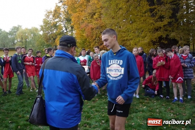 Zdjęcie w galerii na portalu naszraciborz.pl: Rejonowe Sztafetowe Biegi Przełajowe - w Tworkowie walczono o awans do finału wojewódzkiego  wiadomości z regionu