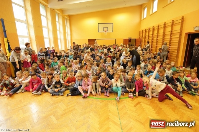 Zdjęcie w galerii na portalu naszraciborz.pl: Trzecioklasiści z SP 13 przygotowali przedstawienie dla przedszkolaków wiadomości z regionu