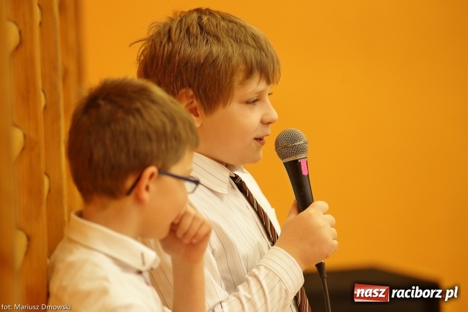 Zdjęcie w galerii na portalu naszraciborz.pl: Trzecioklasiści z SP 13 przygotowali przedstawienie dla przedszkolaków wiadomości z regionu
