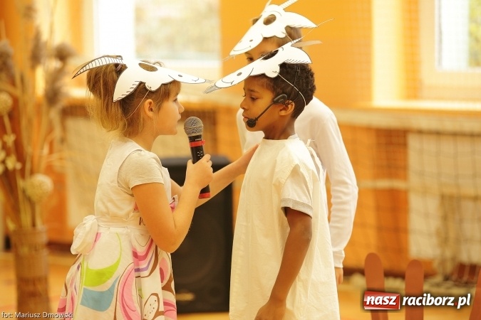 Zdjęcie w galerii na portalu naszraciborz.pl: Trzecioklasiści z SP 13 przygotowali przedstawienie dla przedszkolaków wiadomości z regionu