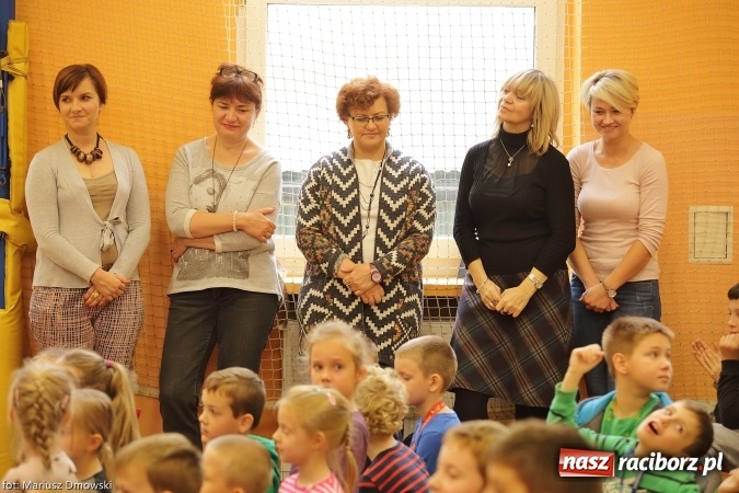 Zdjęcie w galerii na portalu naszraciborz.pl: Trzecioklasiści z SP 13 przygotowali przedstawienie dla przedszkolaków wiadomości z regionu