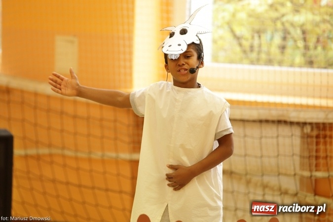 Zdjęcie w galerii na portalu naszraciborz.pl: Trzecioklasiści z SP 13 przygotowali przedstawienie dla przedszkolaków wiadomości z regionu