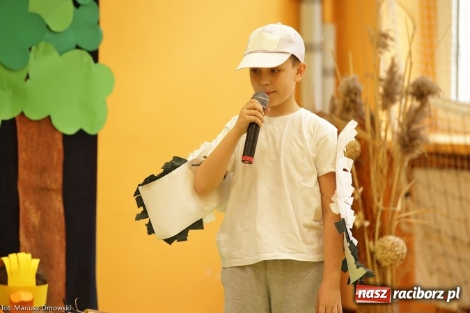 Zdjęcie w galerii na portalu naszraciborz.pl: Trzecioklasiści z SP 13 przygotowali przedstawienie dla przedszkolaków wiadomości z regionu