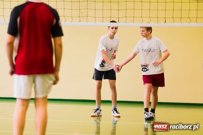 Zdjęcie w galerii na portalu naszraciborz.pl: Mistrzostwa Raciborza Szk&oacute;ł Gimnazjalnych w Dw&oacute;jkach Siatkarskich Chłopc&oacute;w wiadomości z regionu