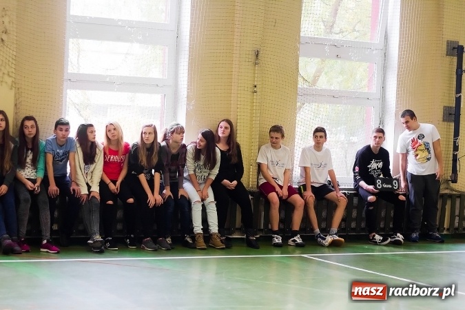 Zdjęcie w galerii na portalu naszraciborz.pl: Mistrzostwa Raciborza Szk&oacute;ł Gimnazjalnych w Dw&oacute;jkach Siatkarskich Chłopc&oacute;w wiadomości z regionu