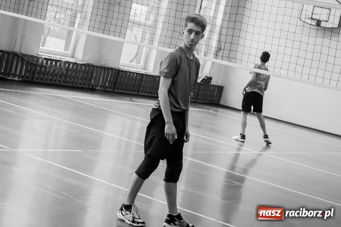 Zdjęcie w galerii na portalu naszraciborz.pl: Mistrzostwa Raciborza Szk&oacute;ł Gimnazjalnych w Dw&oacute;jkach Siatkarskich Chłopc&oacute;w wiadomości z regionu