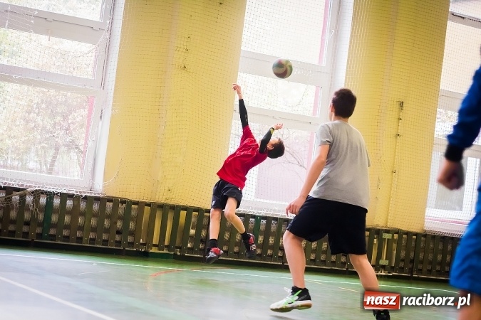 Zdjęcie w galerii na portalu naszraciborz.pl: Mistrzostwa Raciborza Szk&oacute;ł Gimnazjalnych w Dw&oacute;jkach Siatkarskich Chłopc&oacute;w wiadomości z regionu