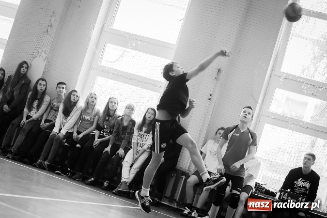 Zdjęcie w galerii na portalu naszraciborz.pl: Mistrzostwa Raciborza Szk&oacute;ł Gimnazjalnych w Dw&oacute;jkach Siatkarskich Chłopc&oacute;w wiadomości z regionu