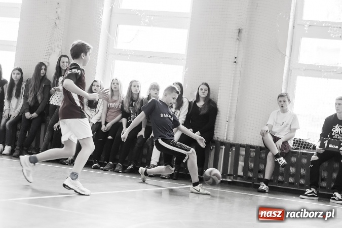 Zdjęcie w galerii na portalu naszraciborz.pl: Mistrzostwa Raciborza Szk&oacute;ł Gimnazjalnych w Dw&oacute;jkach Siatkarskich Chłopc&oacute;w wiadomości z regionu