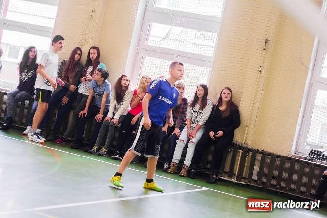 Zdjęcie w galerii na portalu naszraciborz.pl: Mistrzostwa Raciborza Szk&oacute;ł Gimnazjalnych w Dw&oacute;jkach Siatkarskich Chłopc&oacute;w wiadomości z regionu