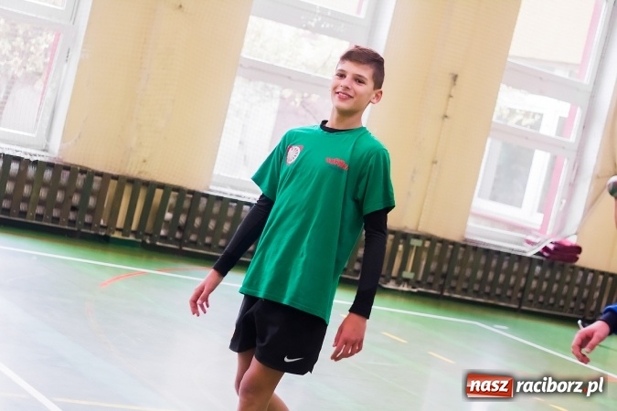 Zdjęcie w galerii na portalu naszraciborz.pl: Mistrzostwa Raciborza Szk&oacute;ł Gimnazjalnych w Dw&oacute;jkach Siatkarskich Chłopc&oacute;w wiadomości z regionu