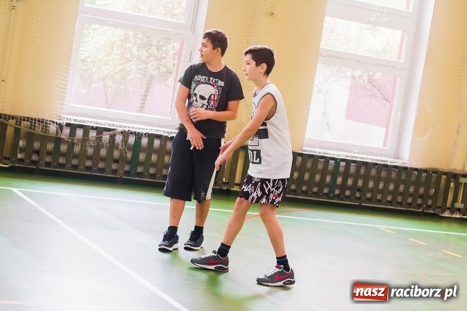 Zdjęcie w galerii na portalu naszraciborz.pl: Mistrzostwa Raciborza Szk&oacute;ł Gimnazjalnych w Dw&oacute;jkach Siatkarskich Chłopc&oacute;w wiadomości z regionu