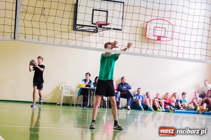 Zdjęcie w galerii na portalu naszraciborz.pl: Mistrzostwa Raciborza Szk&oacute;ł Gimnazjalnych w Dw&oacute;jkach Siatkarskich Chłopc&oacute;w wiadomości z regionu
