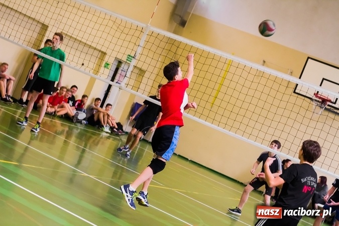 Zdjęcie w galerii na portalu naszraciborz.pl: Mistrzostwa Raciborza Szk&oacute;ł Gimnazjalnych w Dw&oacute;jkach Siatkarskich Chłopc&oacute;w wiadomości z regionu
