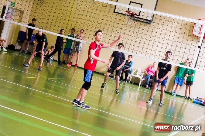 Zdjęcie w galerii na portalu naszraciborz.pl: Mistrzostwa Raciborza Szk&oacute;ł Gimnazjalnych w Dw&oacute;jkach Siatkarskich Chłopc&oacute;w wiadomości z regionu